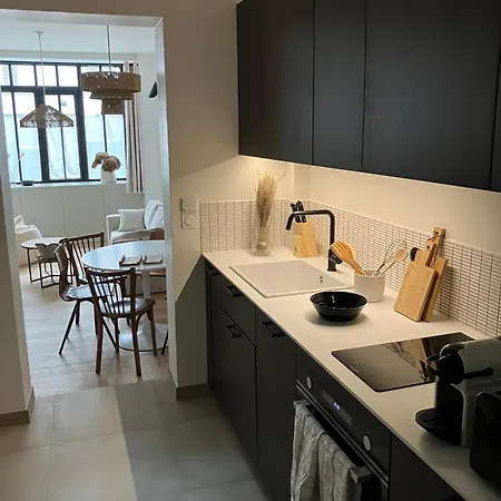 3 Pieces Refait A Neuf Par Architecte ! Parigi