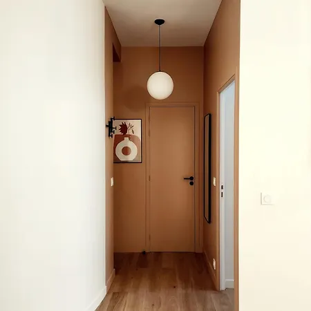 3 Pieces Refait A Neuf Par Architecte ! Parigi